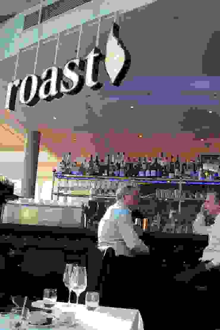 Roast餐廳裡的吧檯一角，這個區域提供調酒與小菜，可以小酌、或供等待位子的人打發時間