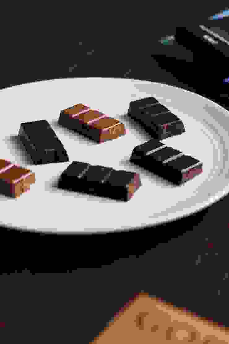 GODIVA醇享系列 ◽️黑巧克力◽️海鹽焦糖牛奶巧克力◽️牛奶巧克力 ◽️海鹽黑巧克力◽️90%黑巧克力◽️血橙黑巧克力 內含八份的獨立包裝，每種都能吃到香醇濃郁口感！
