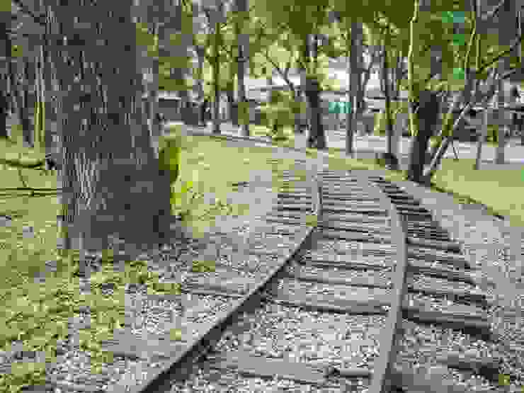 林田山林業文化園區內保存的鐵道，保持著從臺灣興業株式會社時代以來的形式，為了方便裝卸木材與載人，在園區內轉了一個大半圓，成為園區內最美的弧度