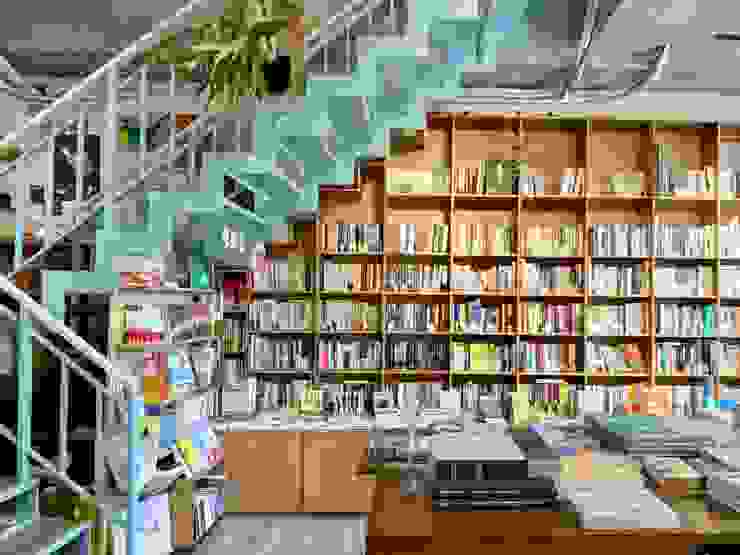 ▲ 基隆《見書店》的迷人書牆