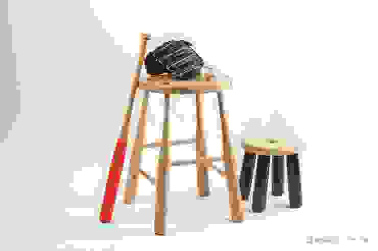 棒球製作的高腳椅，唯一的缺點是，「不能再更高了，因為斷棒就這麼長！」