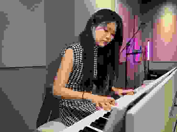 可演奏錄音鋼琴，自彈自唱的歌手能現場演出Livehouse 