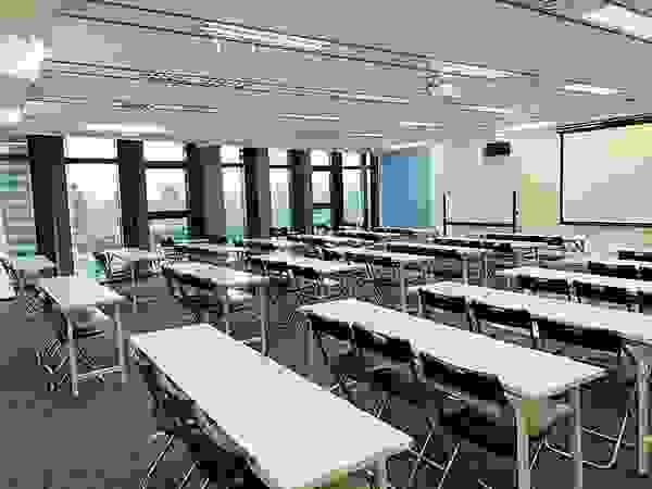 JR台中NTC12樓教室桌椅72人