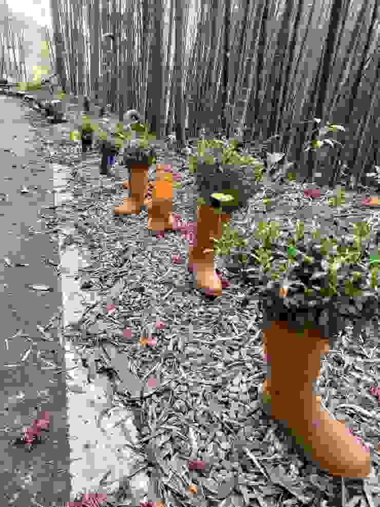綠色隧道竹林裡的「花」雨鞋