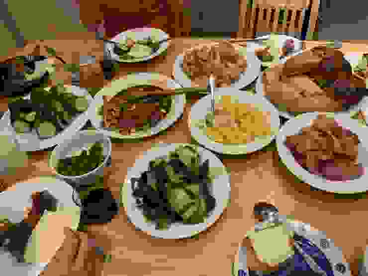 感謝團中有主廚級的山友變出滿滿一桌菜