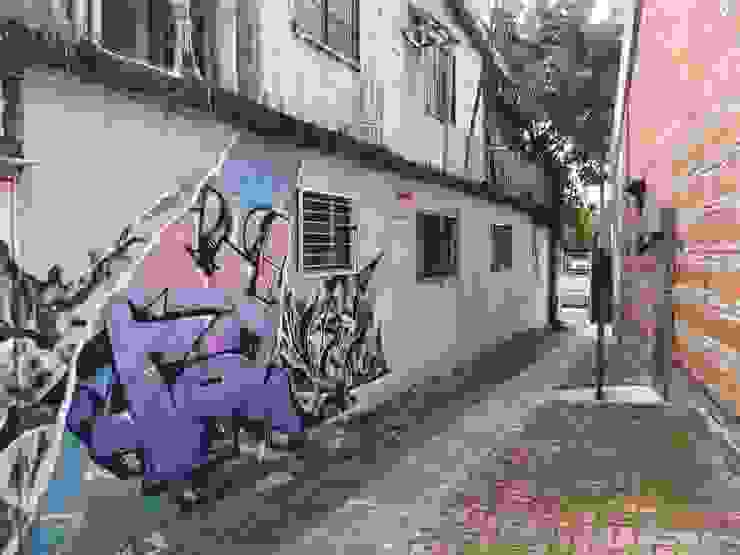 齊柏林空間旁邊的老房子有人塗鴉。