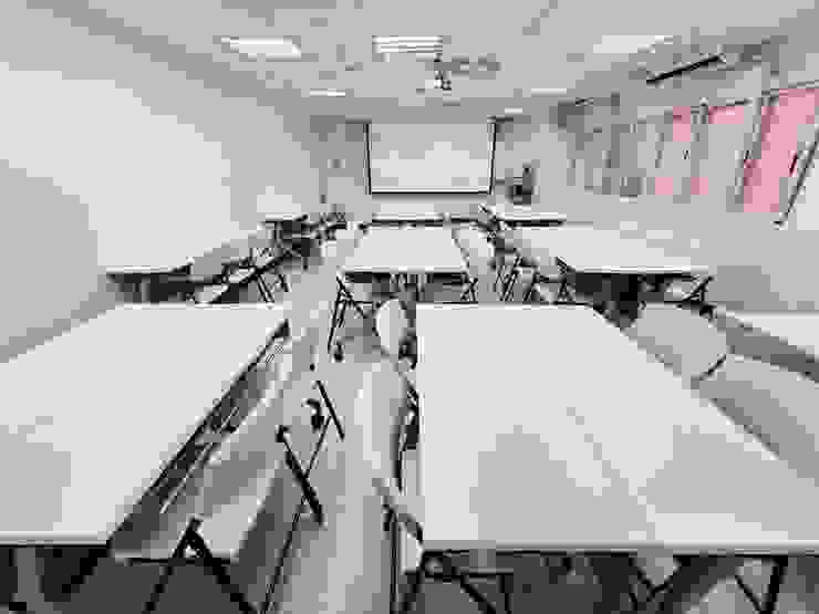 新光三越許昌光南A教室介紹 台北火車站場地租借  分組型 教室燈全開的樣子