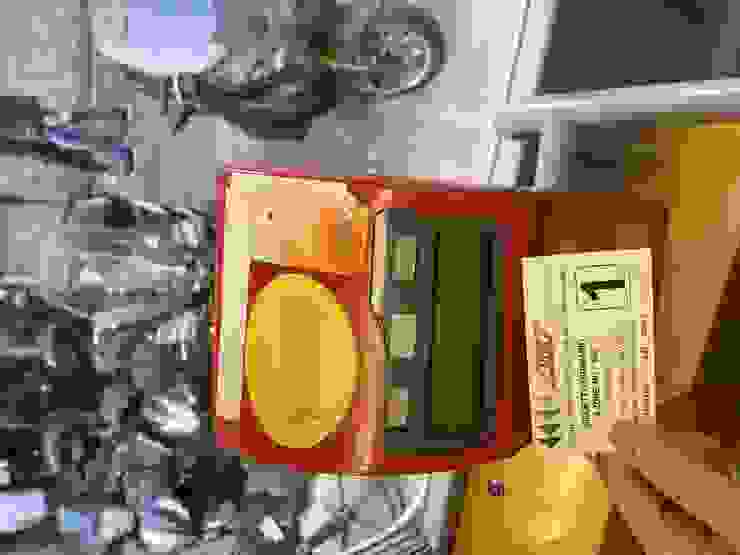 黃色處插入實體票卡，下方橘色為信用卡感應處