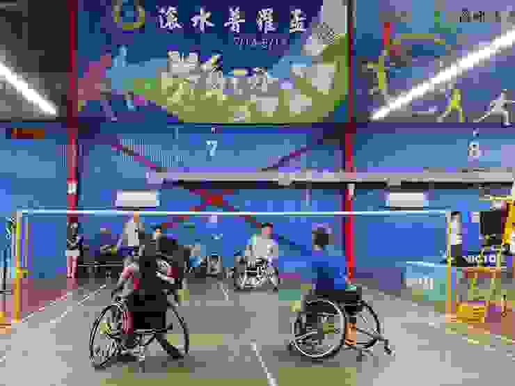 輪椅聯盟組感謝滾水羽球燕巢館執行長侯雁睿貼心提供給輪椅朋友貼心地安排了斜坡板及特別的場地