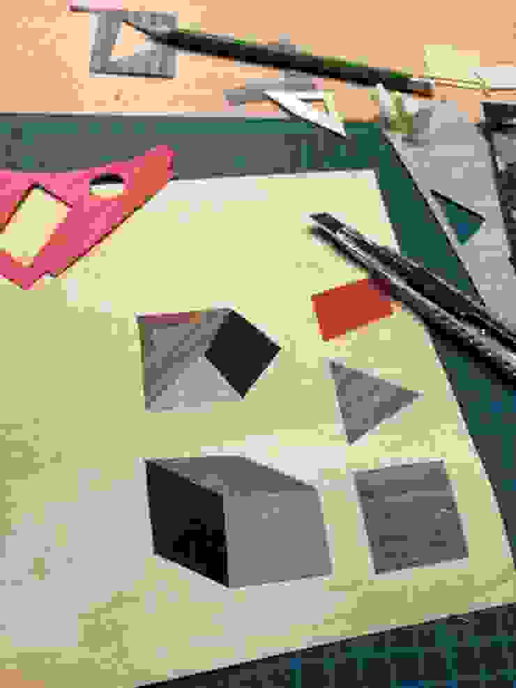 薄木片，透過切割組合不同顏色的木片組合成各種圖樣