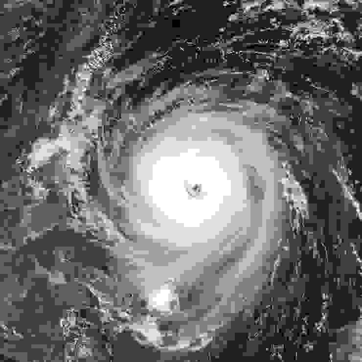 龍王颱風最強時的衛星圖像