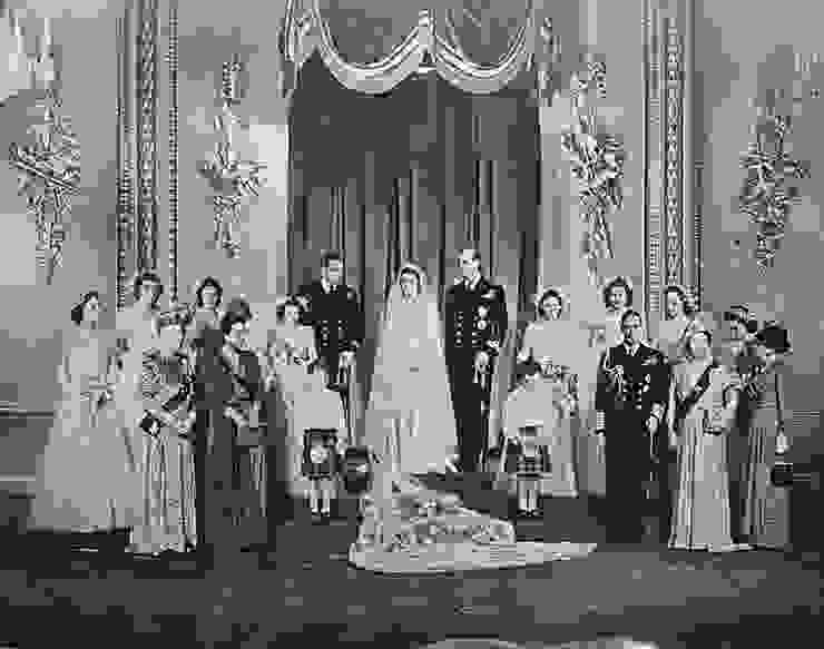 前排左二是新娘母親愛麗絲公主