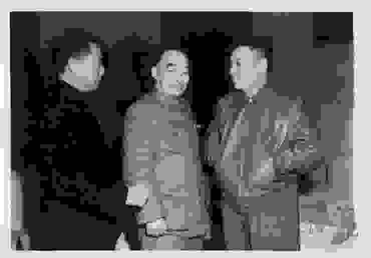 1949年12月12日，臺北，國民黨臺灣省黨部主任委員蔣經國（右），與保密局局長毛人鳳（左），西南軍政長官公署副長官胡宗南（中）。台灣的那些雞毛蒜皮 取自國史館