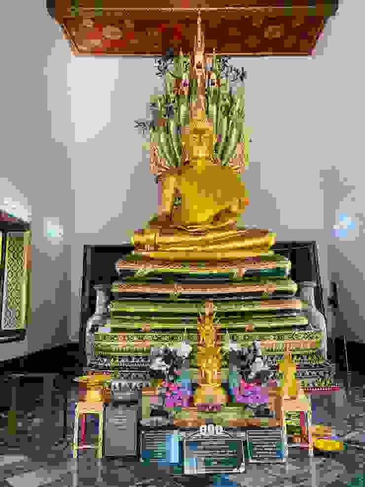 臥佛寺內的其他佛像。