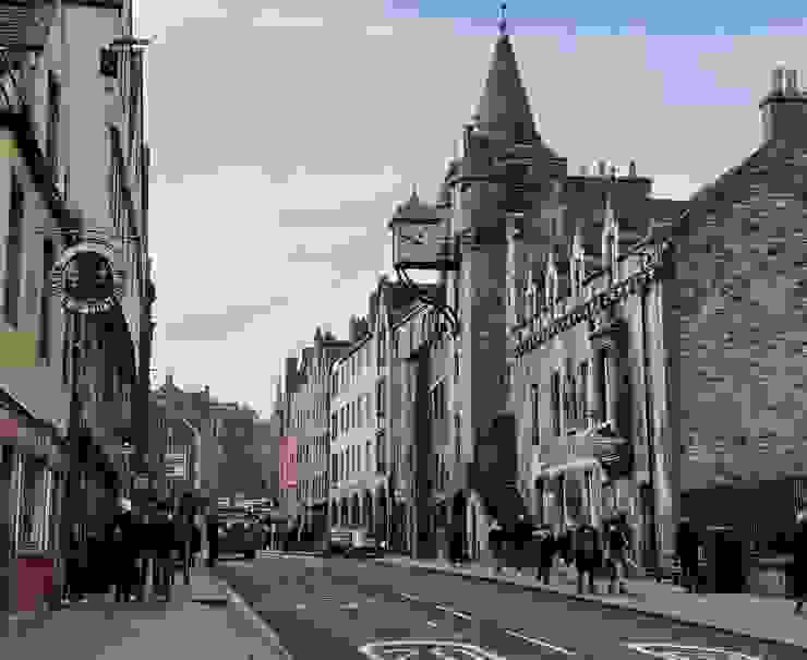 愛丁堡舊城中的 The Royal Mile 街景。