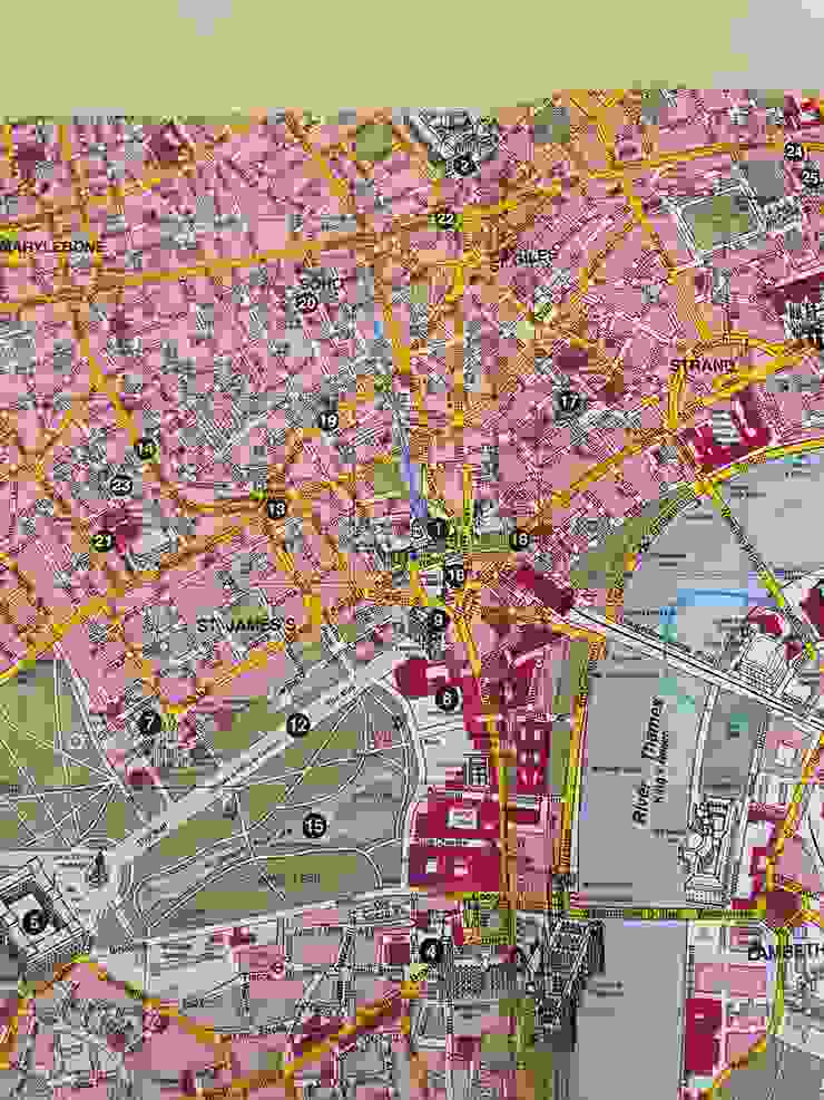 作者收藏的倫敦地圖：藍色箭線是著名書店街：Charing Cross Road/藍色圈是南岸文娛音樂中心。