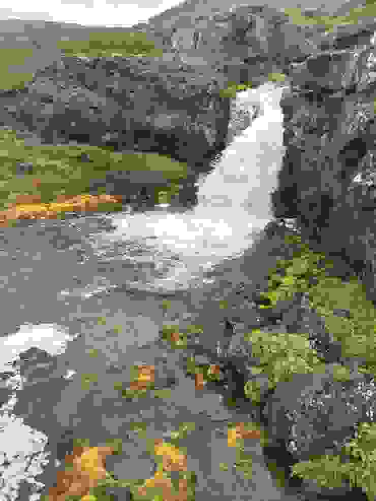 Göngumannafoss行人瀑布的水勢不小。