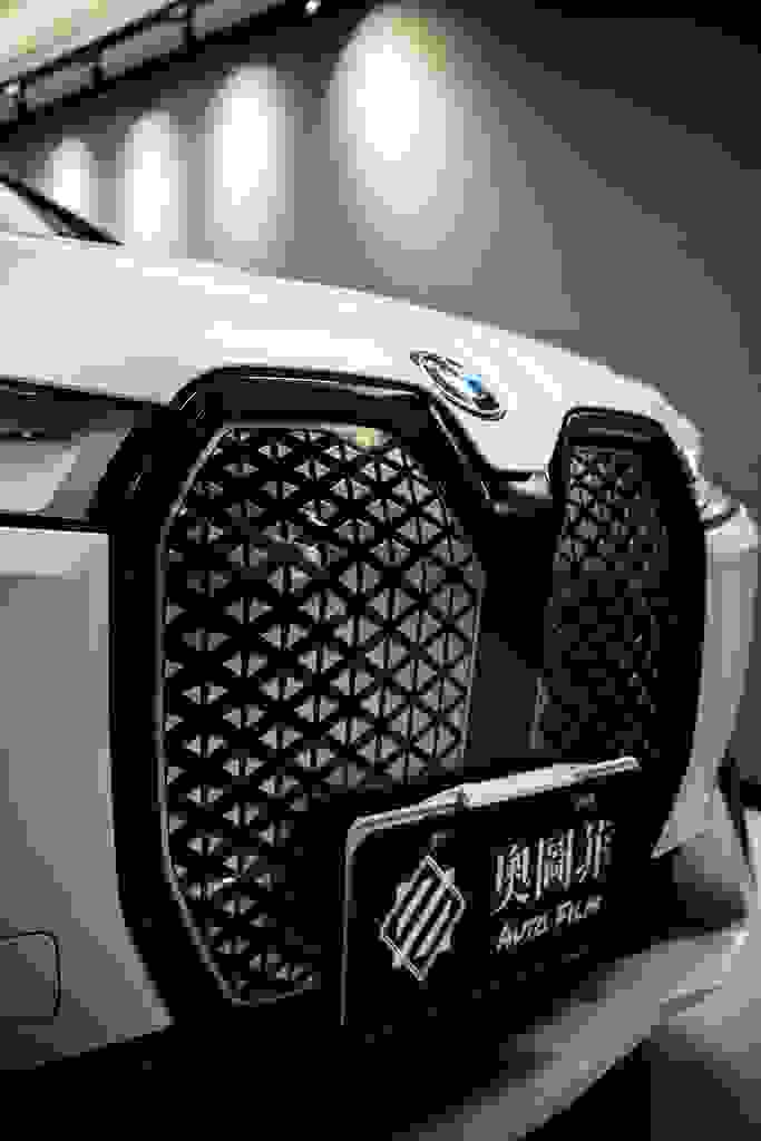 台南汽車包膜推薦：奧圖菲車體包膜，新車BMW犀牛皮包膜，愛車