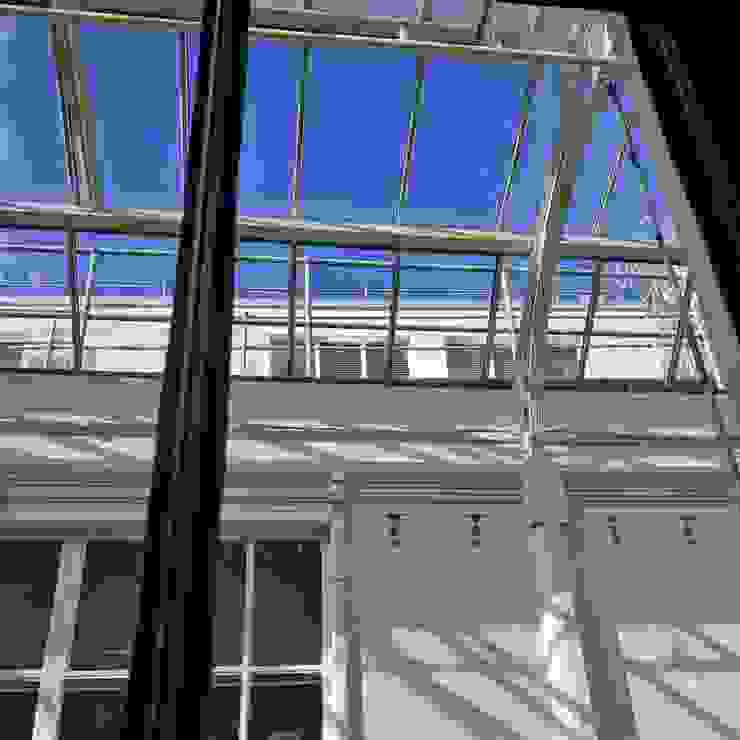 我在二楼拍摄的，arcade上方的透光玻璃——那时还没有封控，天气总是晴朗。