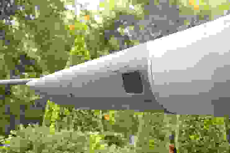 RF-5A的機首偵照段，除了機鼻前面有照相窗，側面與下方也都有。