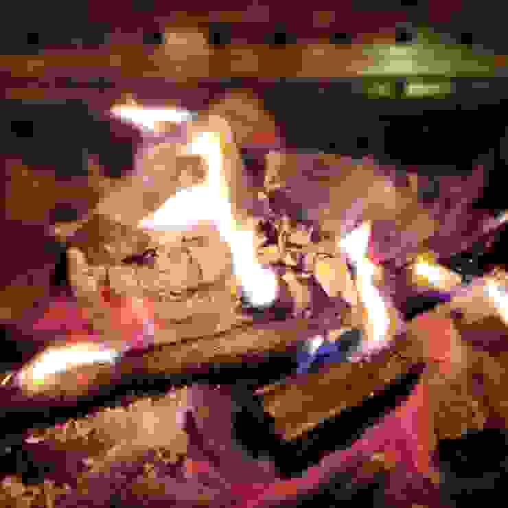 晚上很冷，一邊烤著暖暖的火非常舒服，照片來源：心憶影像