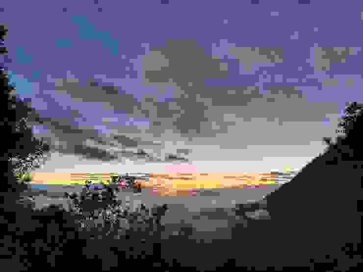 手持SHARP AQUOS sense8拍攝石山林道的黃昏彩霞，這張是這系列手機照片裡，顏色表現我最滿意的一張。