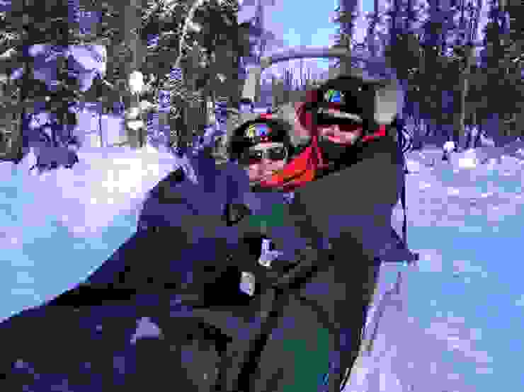 雪橇車裡襁褓中的雙胞胎?
