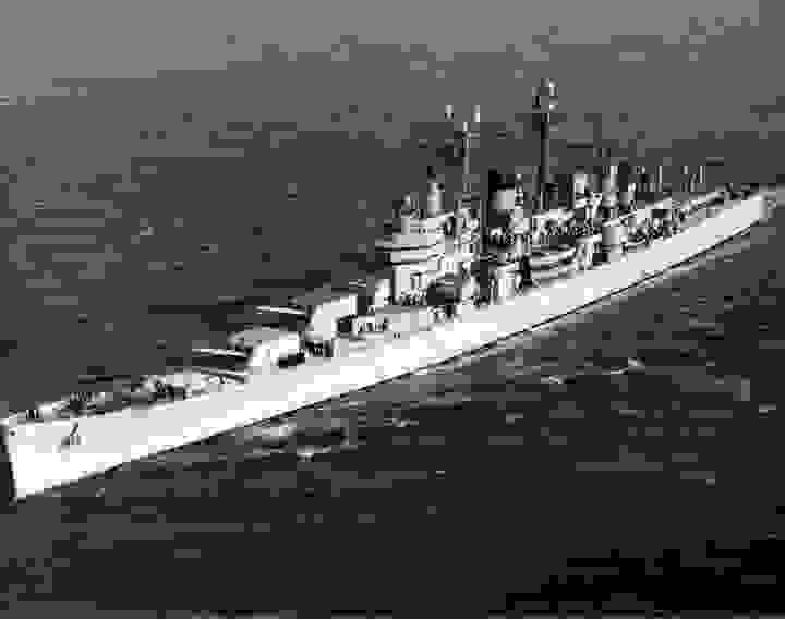 波士頓號重巡洋艦，此時已經改裝為飛彈巡洋艦，但艦艏的兩座203毫米火炮得到保留。在發射Mark 24/25高爆彈時擁有27.7公里的最大射程