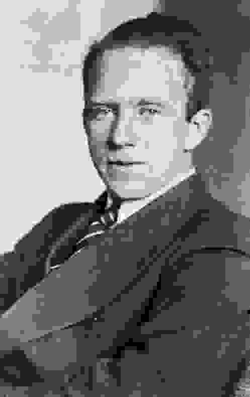維爾納海森堡 Werner Heisenberg, 1901~1976；是量子力學的代表人物，曾參與德國核武器開發計畫，但他曾有表態不信任希特勒而努力拖延納粹德國開發核武器。然而有不少歷史學家和同行科學家對這種說法表示不以為然，因此是歷史上著名的「海森堡之謎」