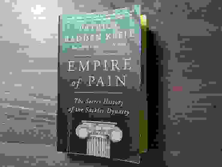 《 Empire of Pain 》（中文版書名為《疼痛帝國》）