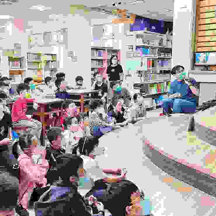 默默書店至國小幫小朋友們上課，傳遞生命教育的理念