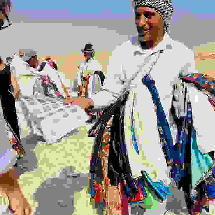 行走式兜售絲巾錢幣的小販-Saqqara(薩卡拉)-