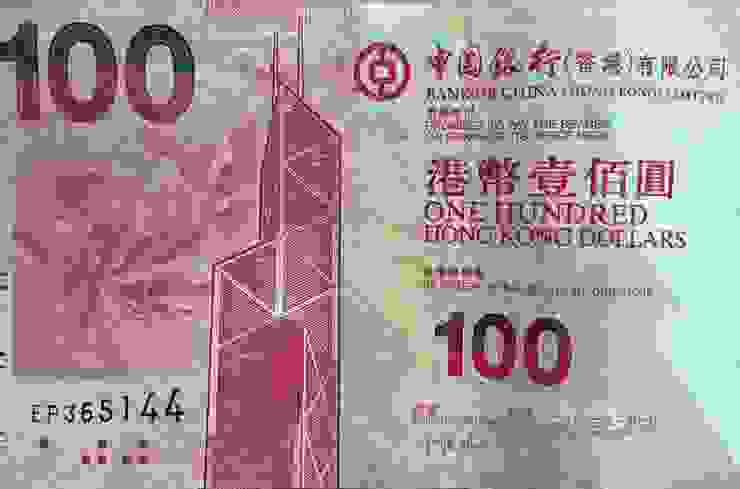 中國銀行（香港）發行印鈔的百元港幣鈔票，左下方的編號是真的越來越大喔