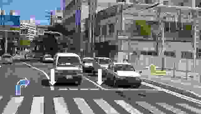 資料來源：「看不懂日本的交通標線，有沒有人可以幫幫忙」，背包客棧；沖繩道路街景