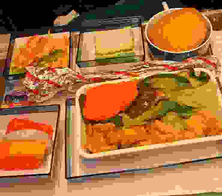 華航吉隆坡飛台北CI722班機的飛機餐看起來超豐盛!