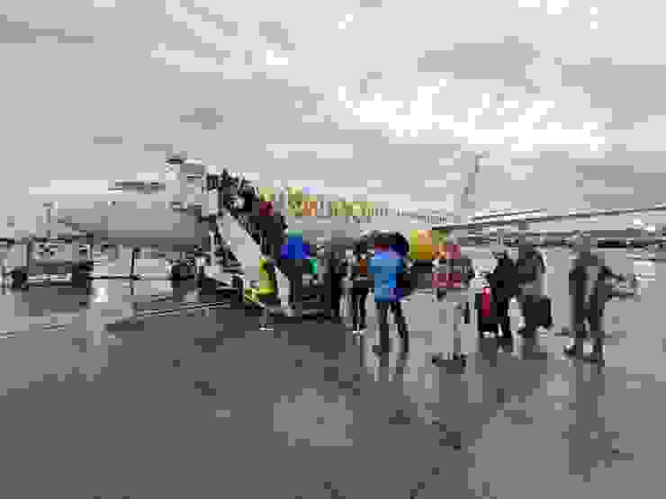 在BA的AEP機場搭乘包機往烏蘇懷亞，當天一早下著雨，有些令人憂心。