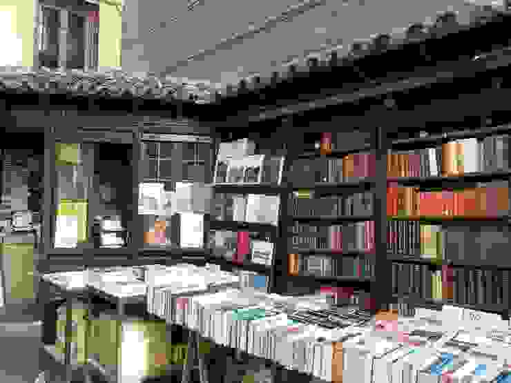 馬德里舊城區裡的小書店（photo by me, 2011）