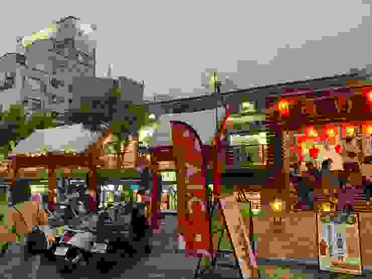 傍晚的西門淺草商圈，紅燈籠亮起，有種日式風情的醍醐味。
