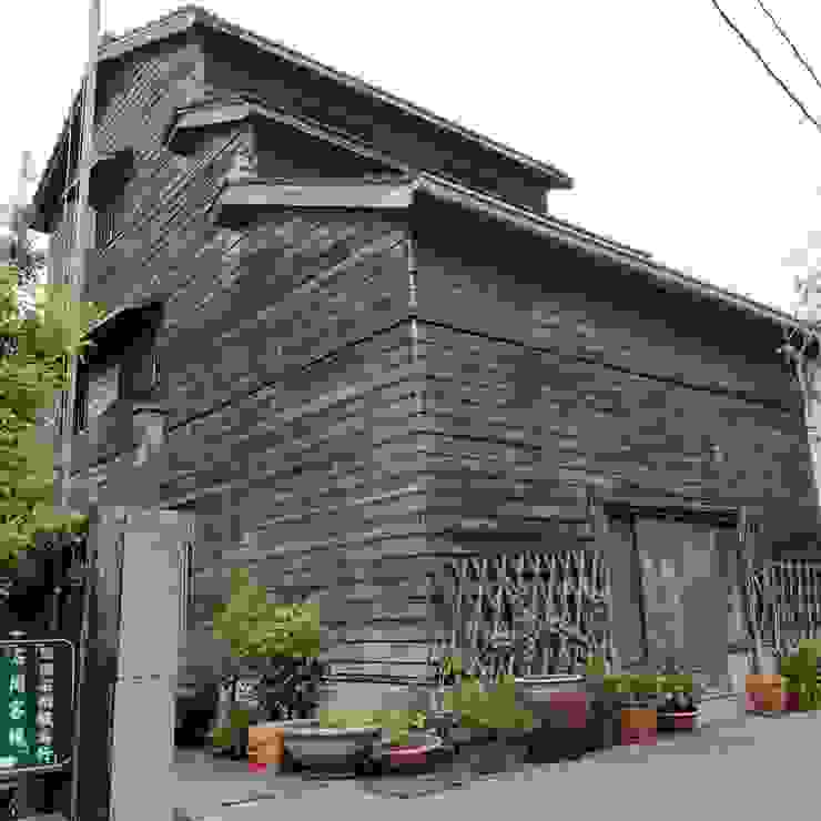 位於台中的石岡穀倉，於1942年建造。是日式木構造的建築，建材主要使用台灣杉木和編竹夾泥牆（圖源：文化部國家記憶庫）