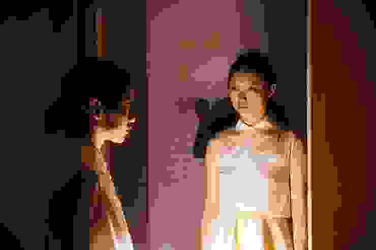 雙姝白衣，頗有河床劇團2014作品《千圈の旅》的意象。（圖片來源：https://www.kff.tw/film/content/4267）