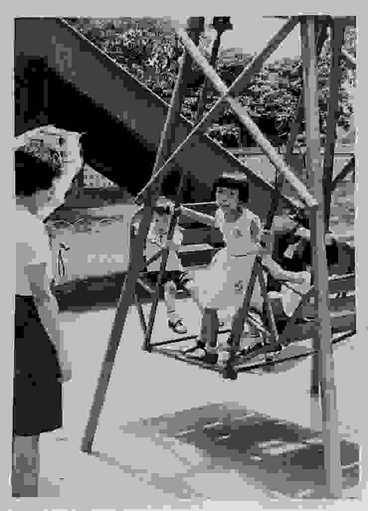 新公園中曾有的兒童遊樂設施。1967/4。