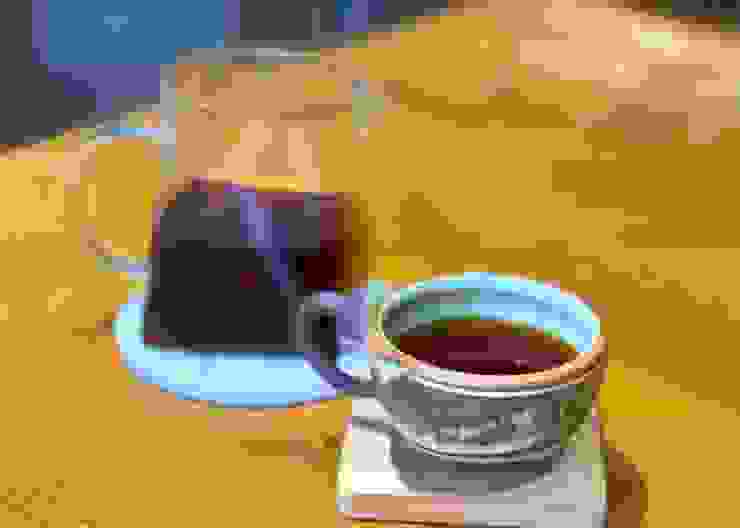 其實退休後，多數的日子就是坐在桌前喝茶喝咖啡，但也有滋有味的。