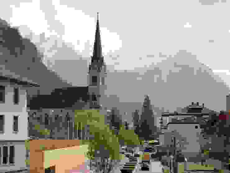 首都瓦都茲街景，圖中為建於1874年的瓦都茲大教堂。攝影／陳建璋