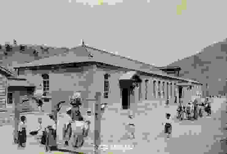 1914年金瓜石高等小學校，裡面的孩子穿的都還是和服