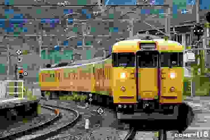 115系電車過去是山岳地帶鈍行列車經典印象，曾經廣泛分布日本各個山岳電氣化路段。伯備線所在的中國地域普通車以濃黃色為代表色，在景色中十分顯眼。