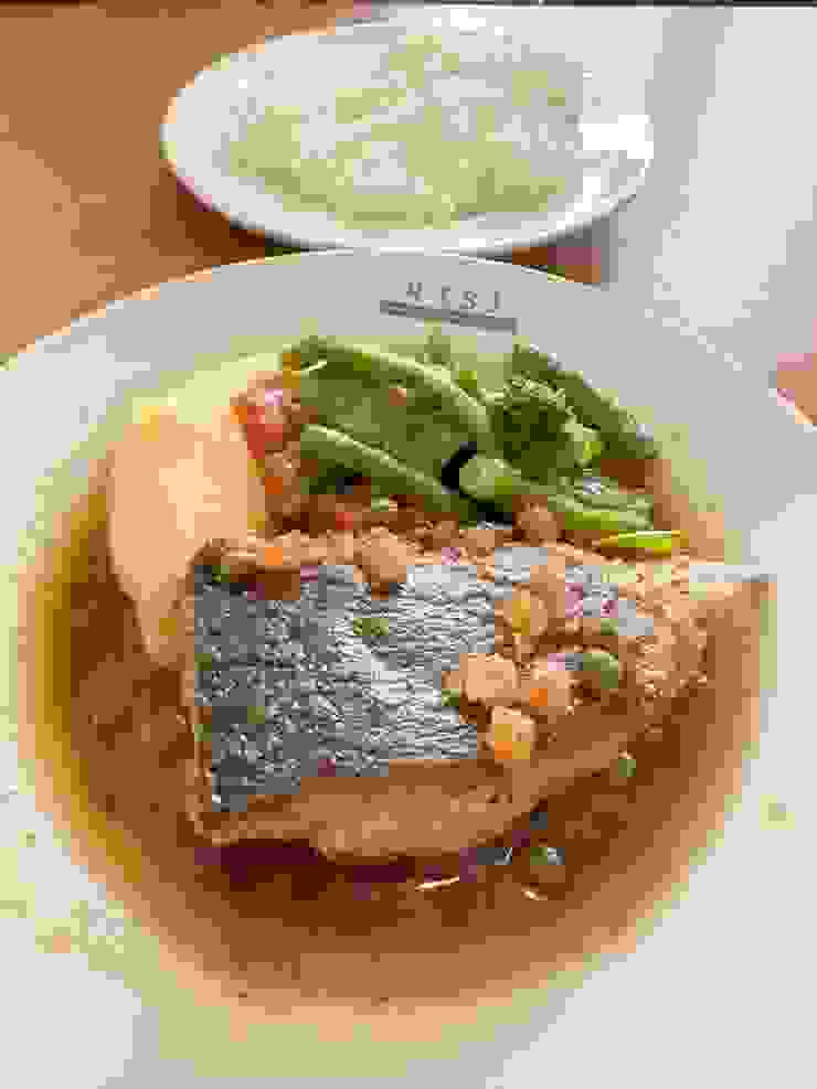 奶油燒鮭魚餐（圖片來源：金匠）