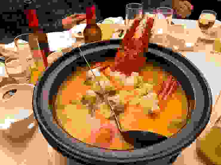 晚餐吃的是佳麗海鮮酒樓，有一道菜很特別，是芥菜龍蝦湯，好吃