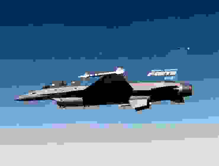 F-16/79 的原型機是由1架F-16B改裝J79-GE-17X發動機。(Photo by USAF)