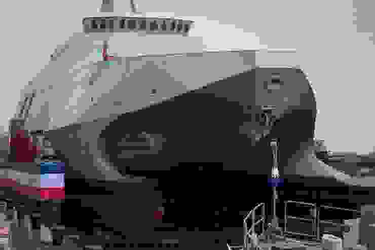 沱江級巡邏艦採用雙體船設計，與當時中國的022型飛彈快艇類似，以加大酬載武器系統的空間。