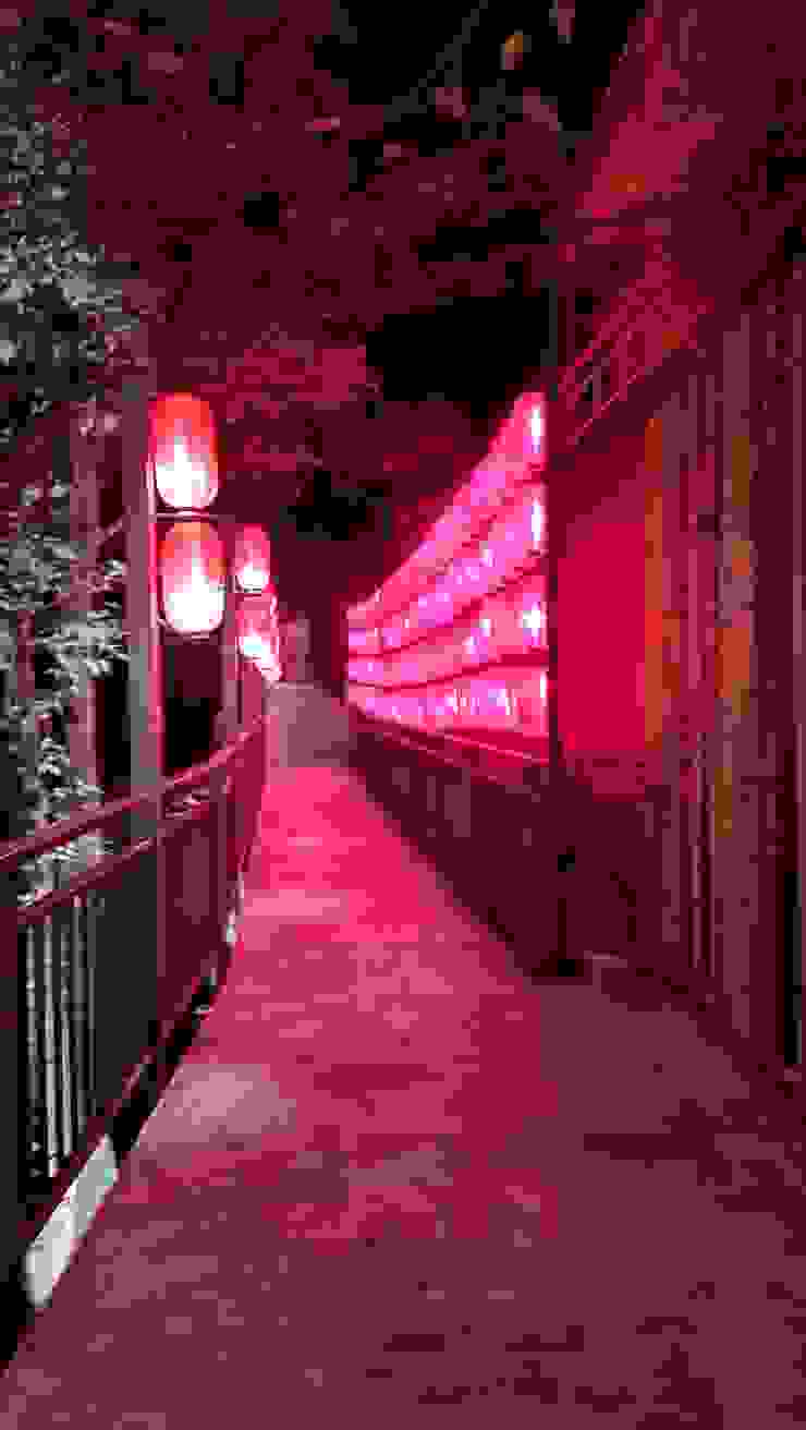 旅館外夜間紅燈籠日式長廊,銜接各館及到部落村內走走/Mingling攝
